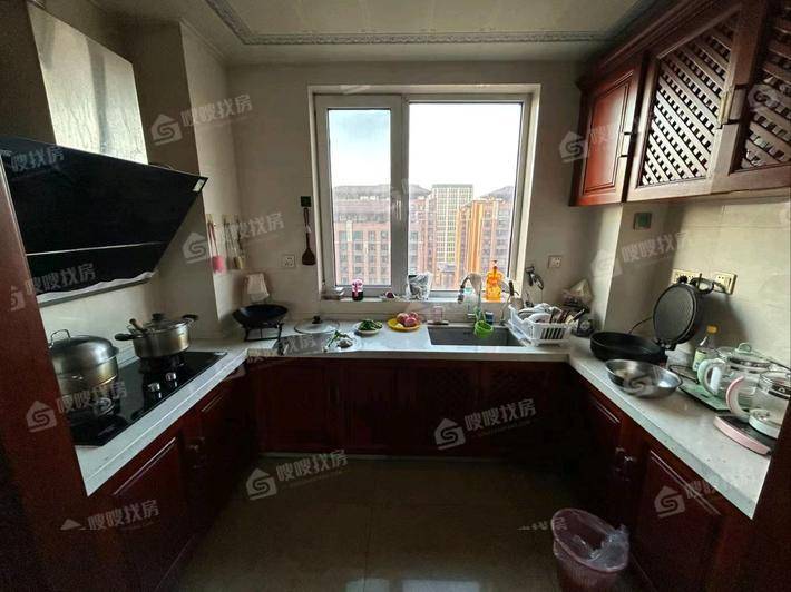 天成名著一期3室2厅2卫137㎡