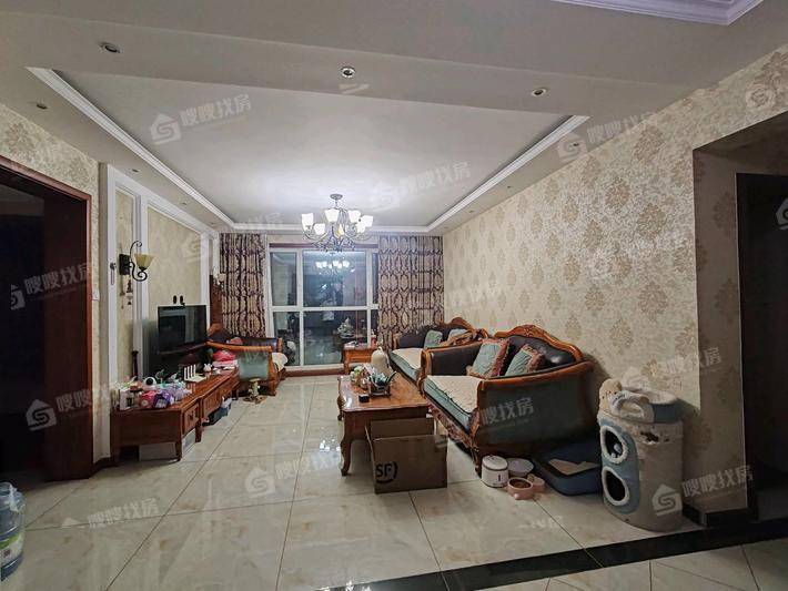 天成郡府西区3室2厅2卫138㎡