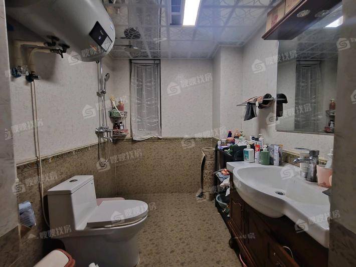 天成郡府西区3室2厅2卫138㎡