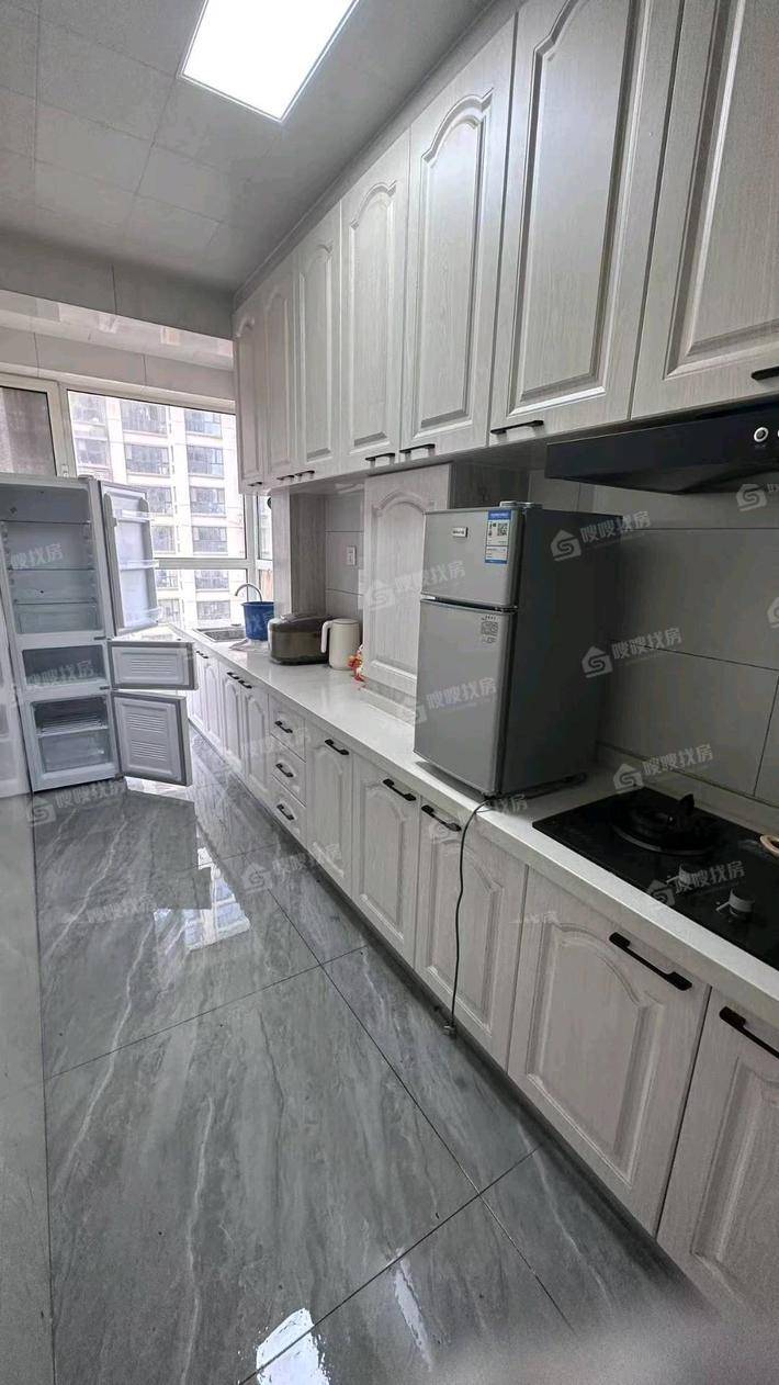 龙岸清华3室2厅2卫120㎡