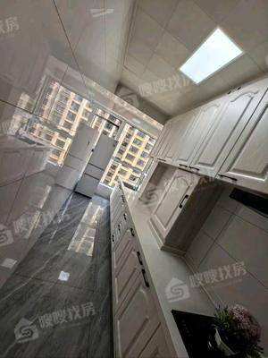 龙岸清华3室2厅2卫120㎡