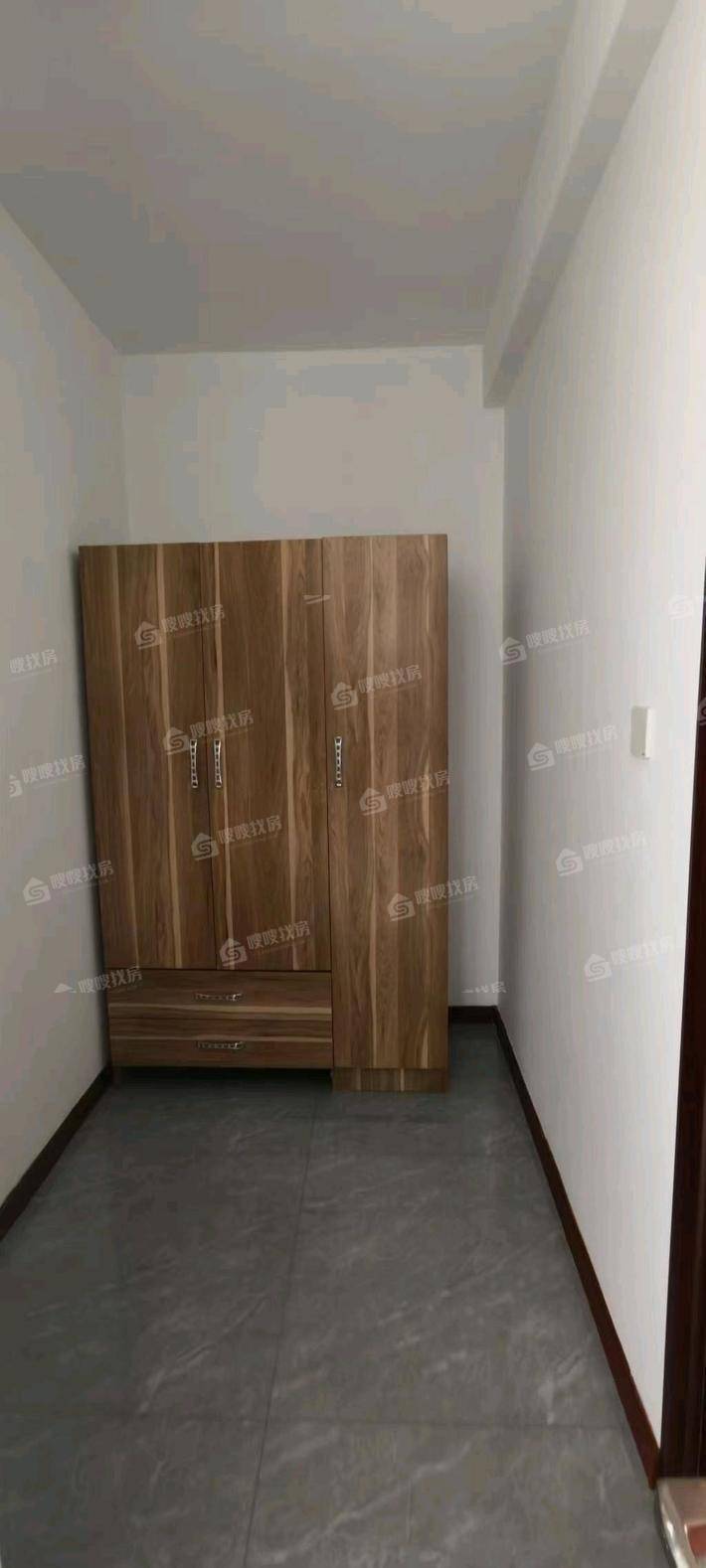 天成名著一期4室2厅2卫136㎡