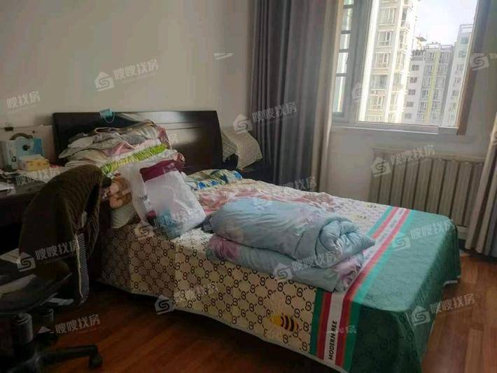 荣盛丽水花庭4室2厅2卫157㎡