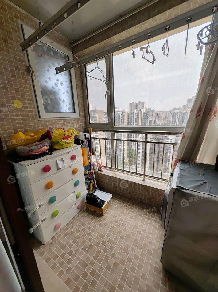 天成郡府南区3室2厅2卫135㎡