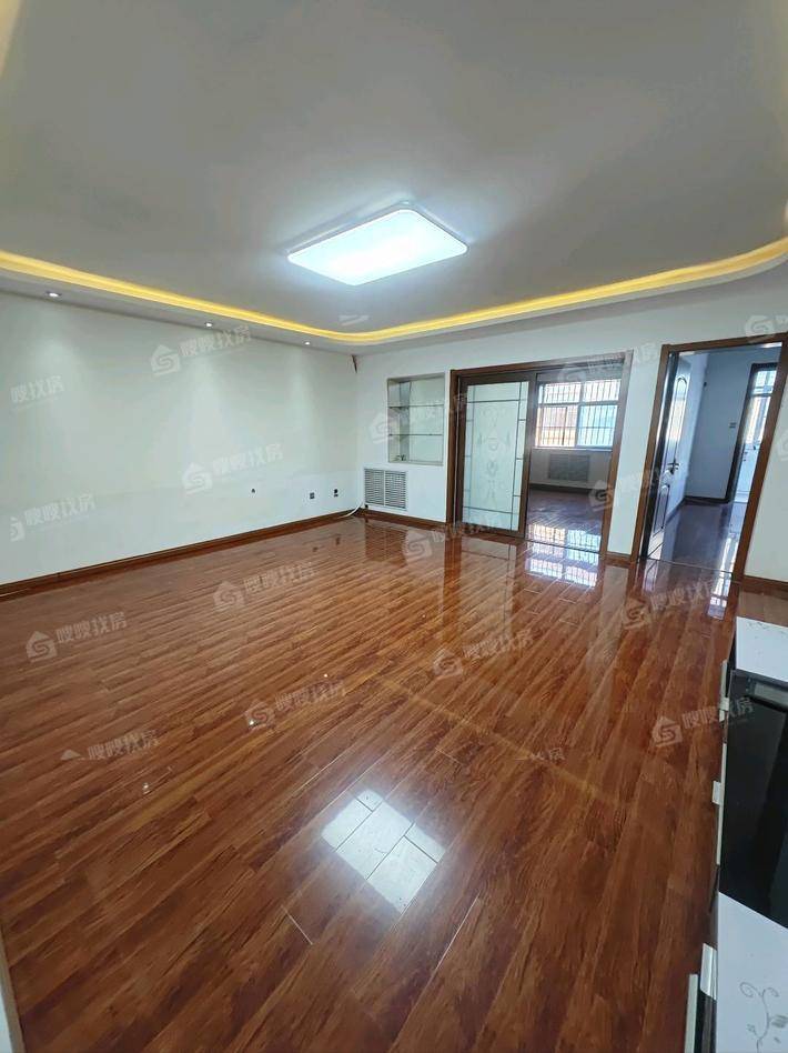 运河公安分局家属院3室2厅2卫126㎡
