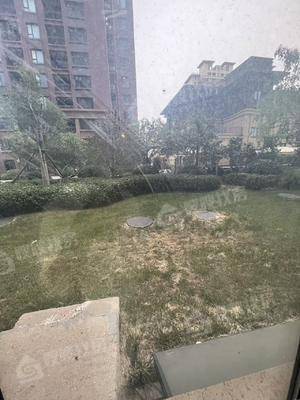 荣盛四季花语3室2厅2卫125㎡