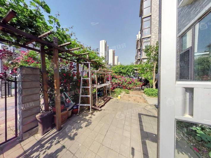 万泰豪景5室2厅3卫249㎡