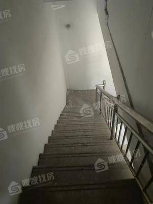 彩龙商贸城3室2厅1卫85㎡