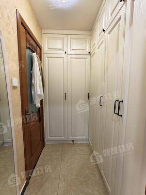 天成名著四期3室2厅2卫137㎡