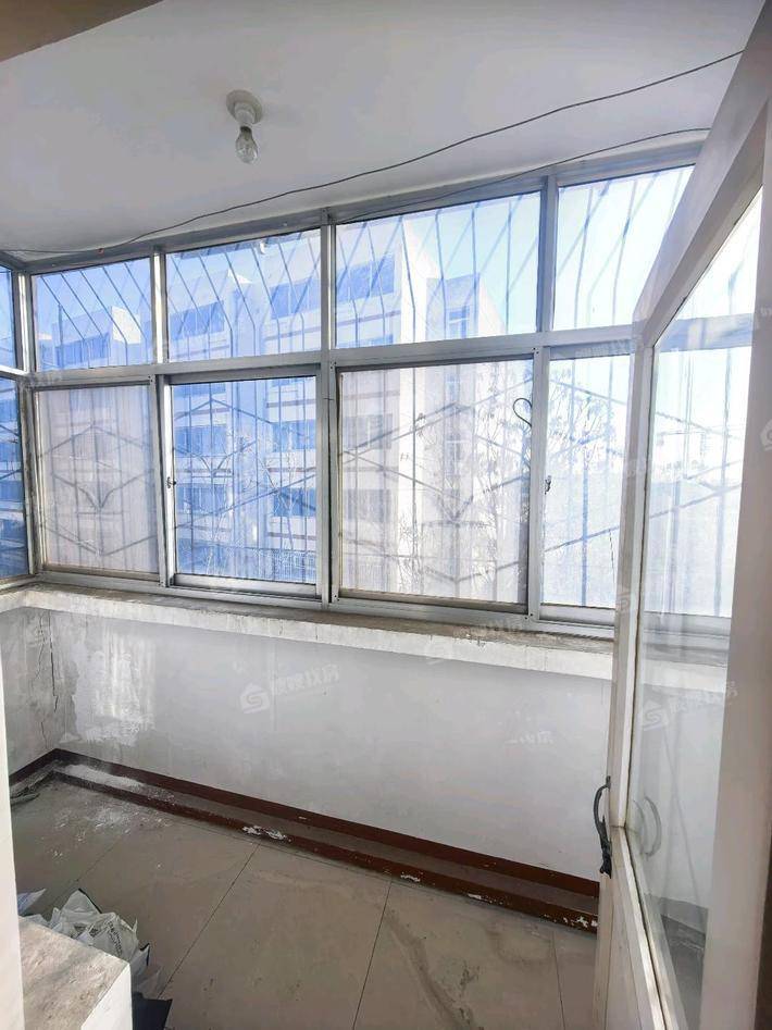 冷拉楼3室2厅1卫102㎡