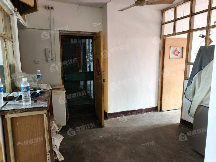 铁路三角线3室1厅1卫75㎡