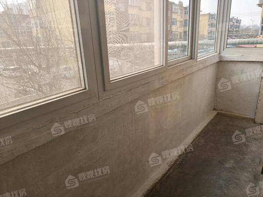 铁路三角线3室1厅1卫75㎡