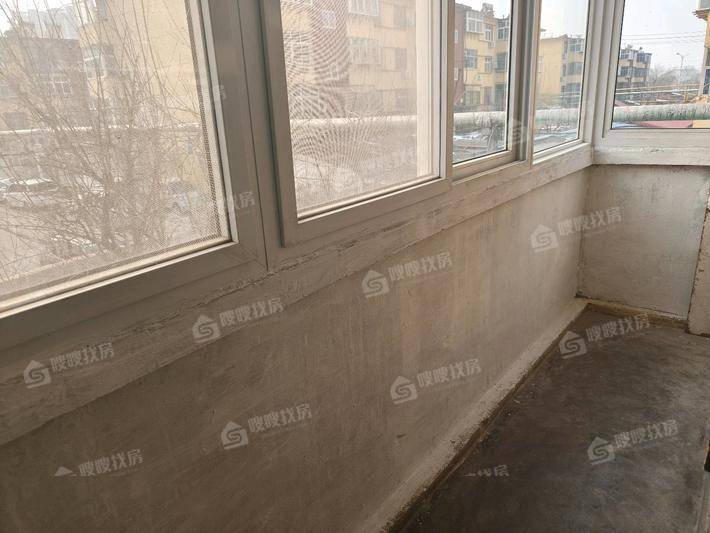 铁路三角线3室1厅1卫75㎡