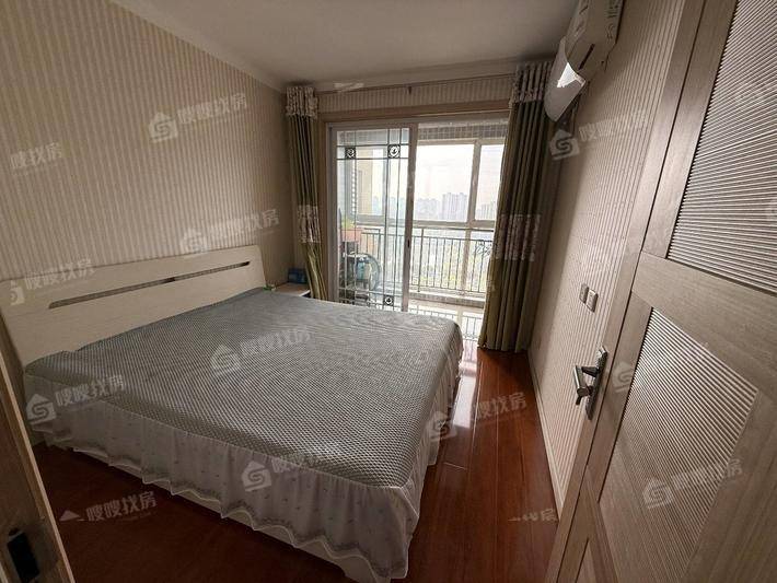 天成郡府西区3室2厅2卫136㎡