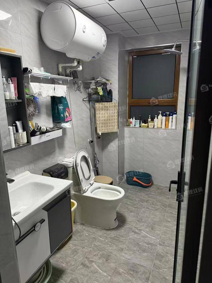荣盛名邸3室1厅1卫110㎡