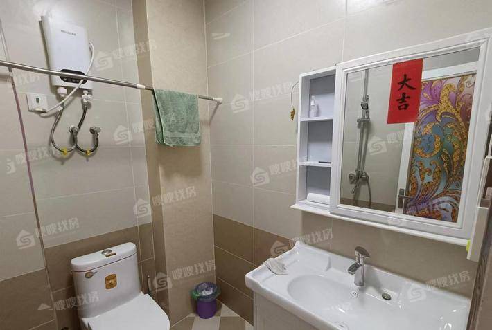 龙岸清华3室2厅1卫120㎡