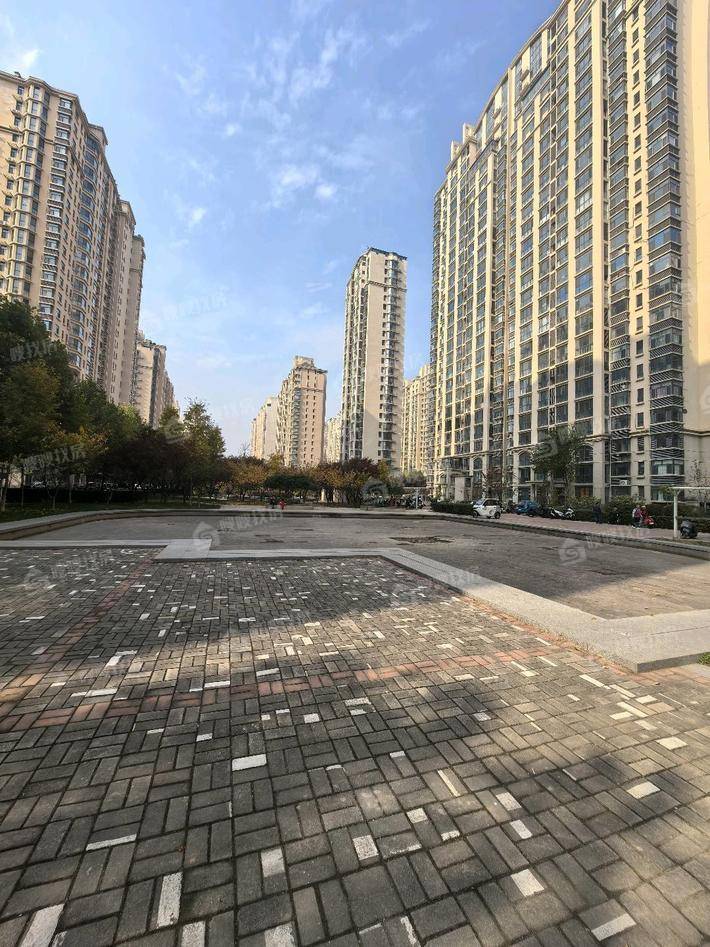 龙岸清华3室2厅1卫120㎡