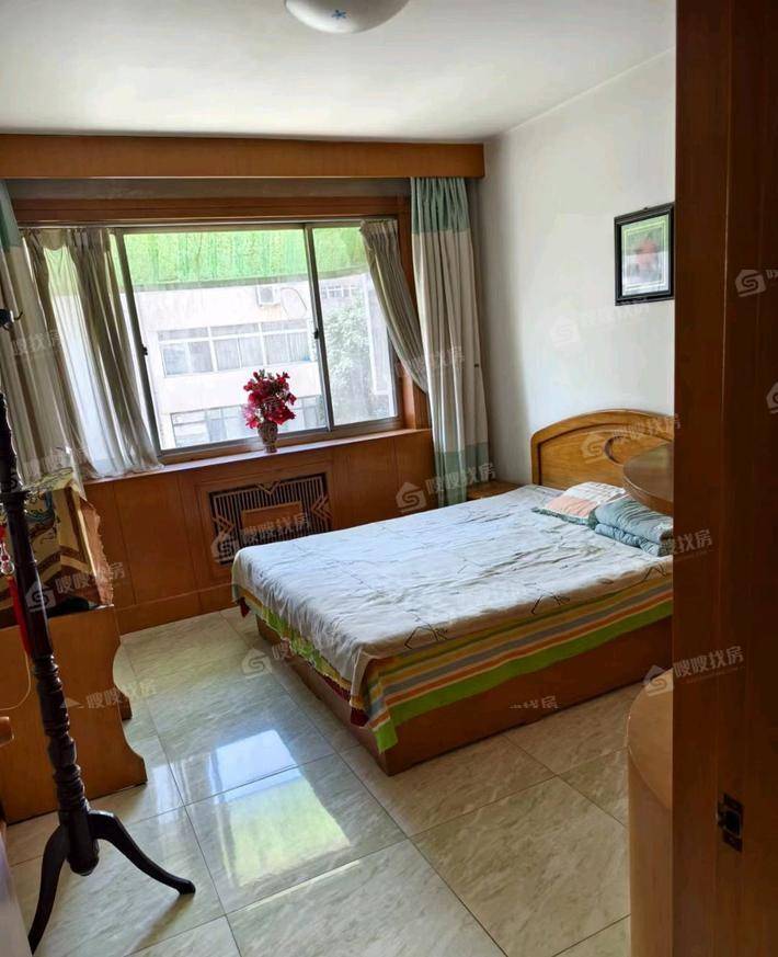 电业局工程队小区（维明路）4室2厅2卫158㎡