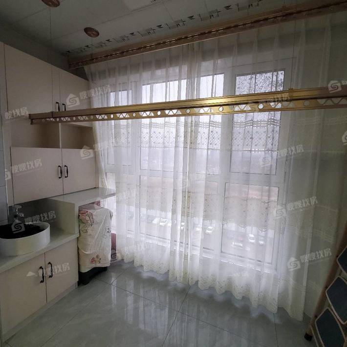 龙岸清华3室2厅1卫120㎡
