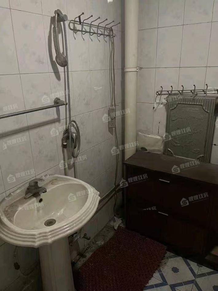 锦绣家园3室2厅1卫142㎡
