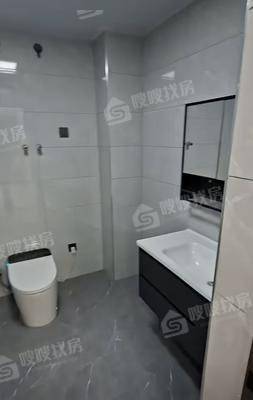 龙岸清华3室2厅2卫131㎡