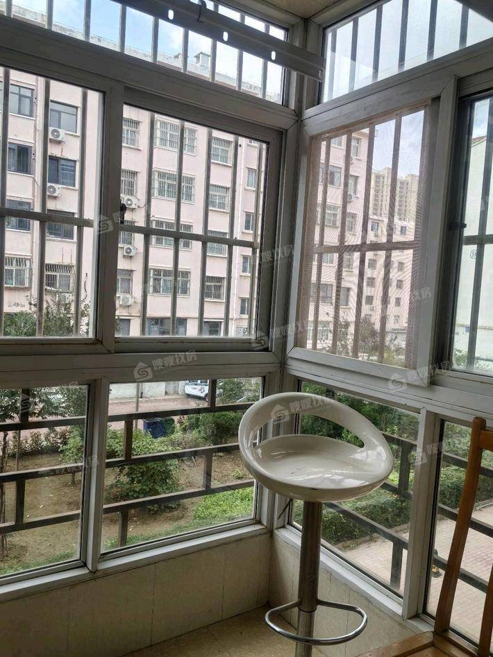 警苑小区4室2厅2卫146㎡