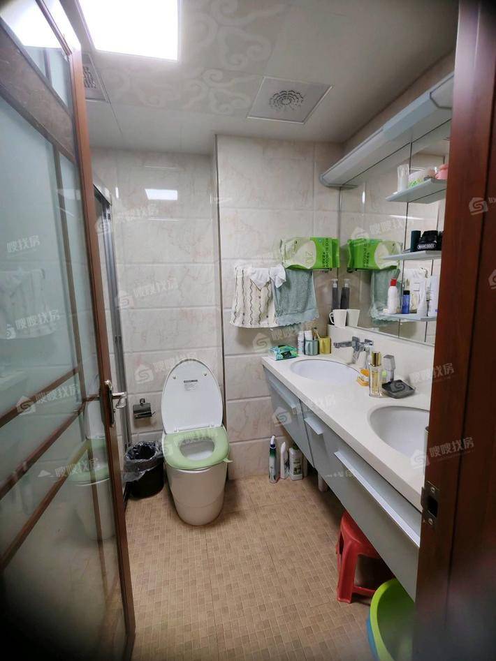 天成郡府西区3室2厅2卫135㎡