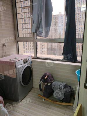 天成郡府西区3室2厅2卫135㎡