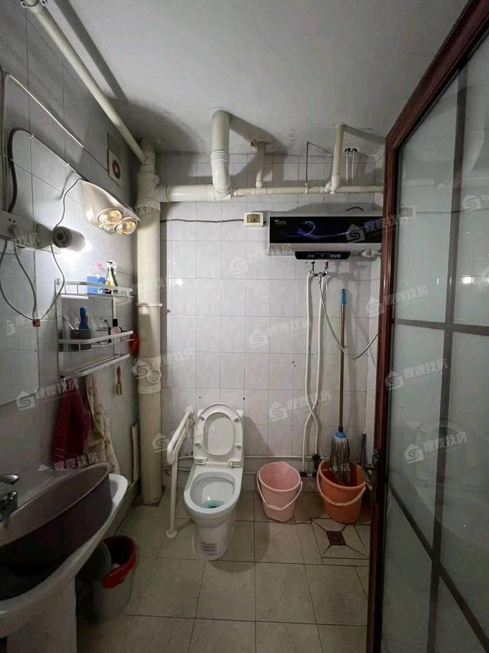 体育局宿舍3室2厅1卫111㎡
