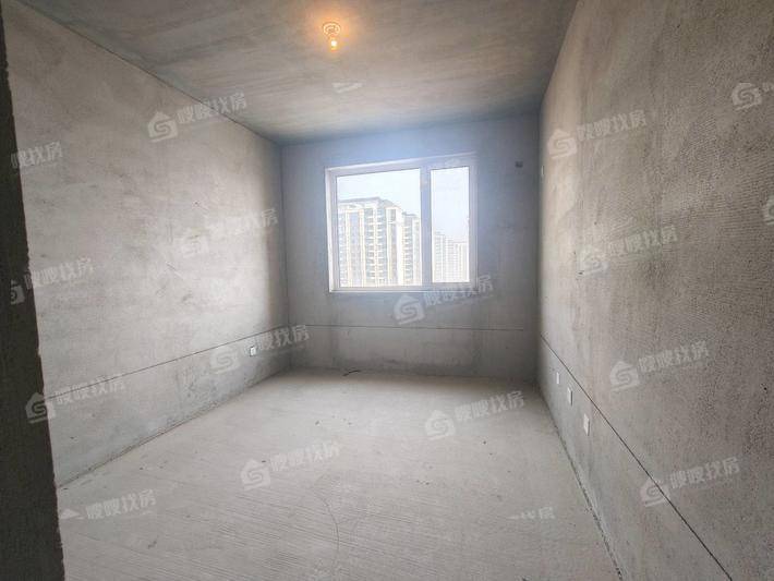 万泰丽景东区3室2厅2卫135㎡