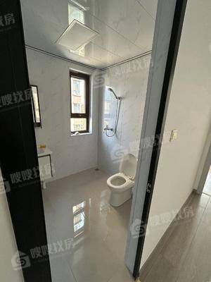 荣盛锦绣学府3室2厅2卫135㎡