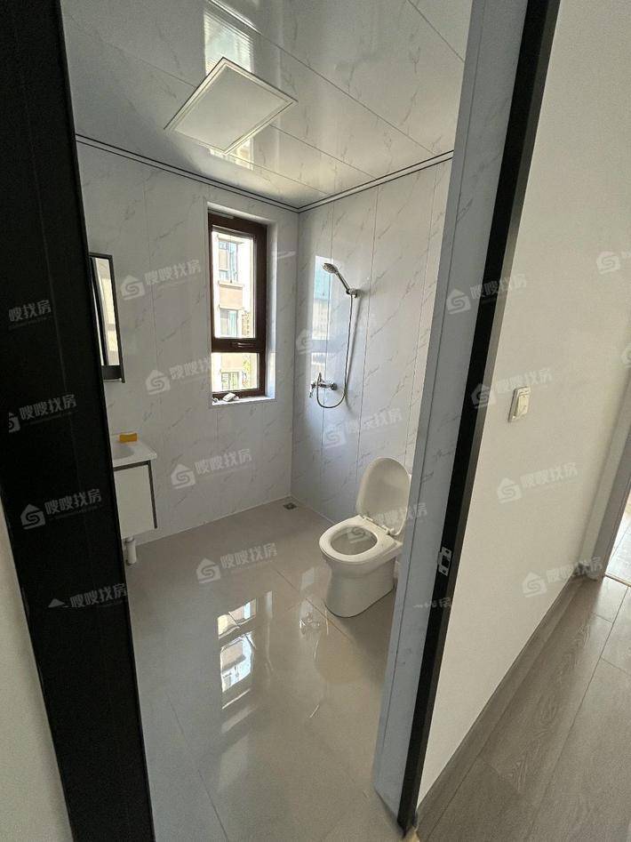 荣盛锦绣学府3室2厅2卫135㎡