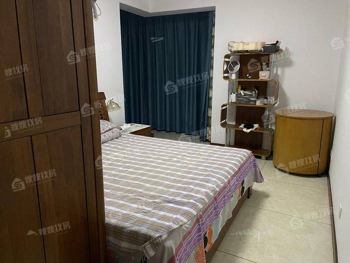 天成郡府东区3室2厅2卫135㎡
