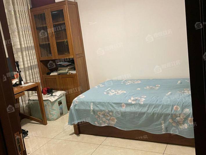 天成郡府东区3室2厅2卫135㎡