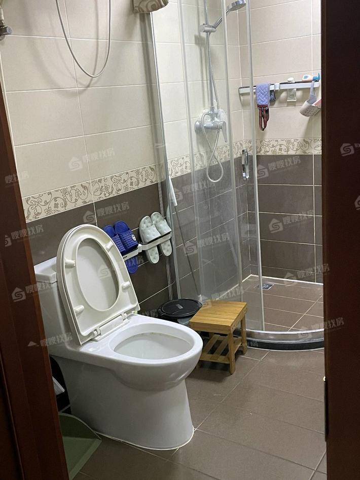 天成郡府东区3室2厅2卫135㎡