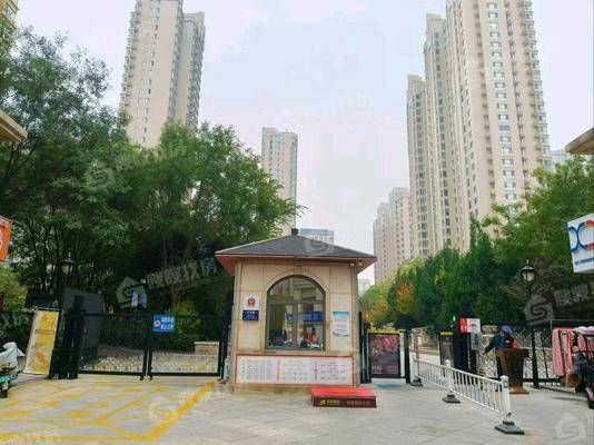 天成郡府东区3室2厅2卫135㎡