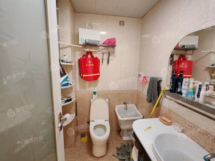 天成郡府东区3室2厅2卫136㎡