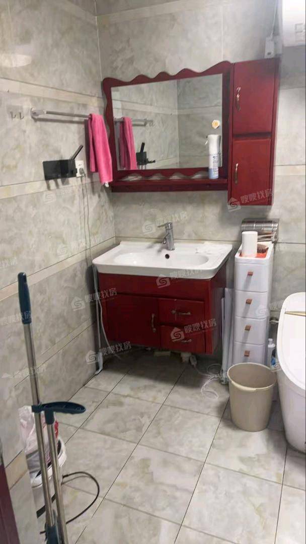 凤凰城（C区）3室2厅2卫135㎡