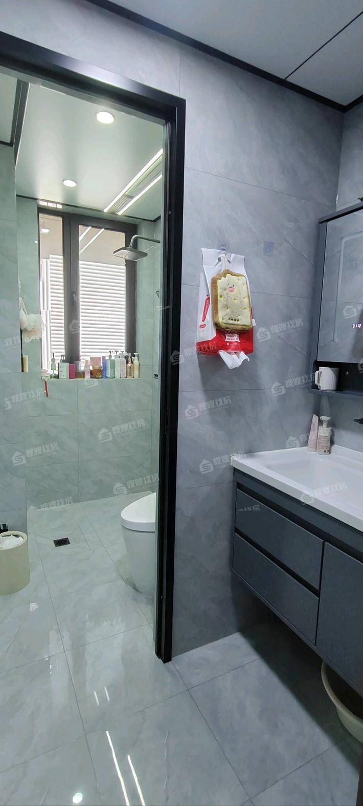 吾悦华府3室2厅1卫110㎡