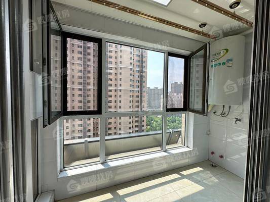 凤凰城（C区）3室2厅2卫136㎡