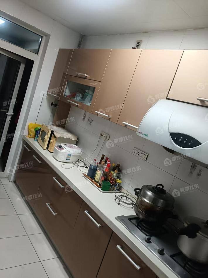 天成郡府东区3室2厅2卫136㎡