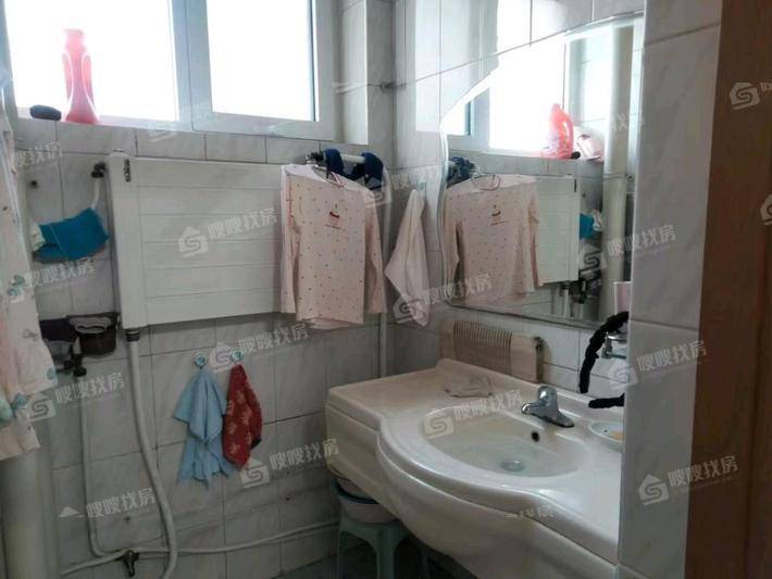 新华公安小区（六中）3室2厅2卫113㎡