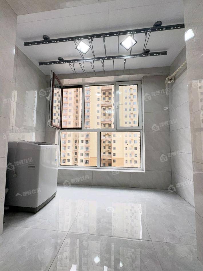 龙岸清华3室2厅2卫126㎡