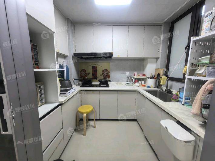 吾悦华府3室2厅1卫110㎡