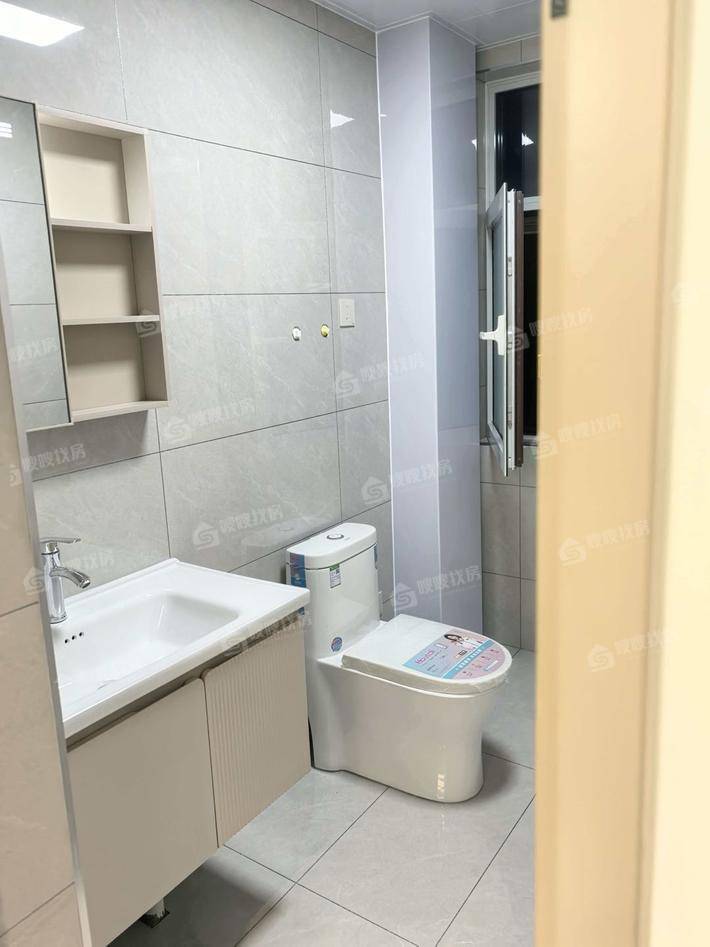 龙岸清华3室2厅1卫120㎡