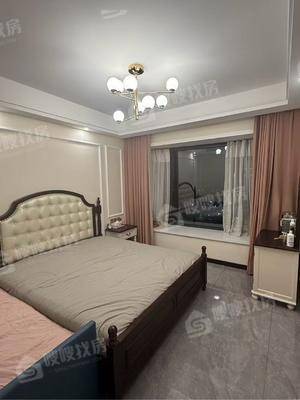 青海一品3室2厅2卫135㎡