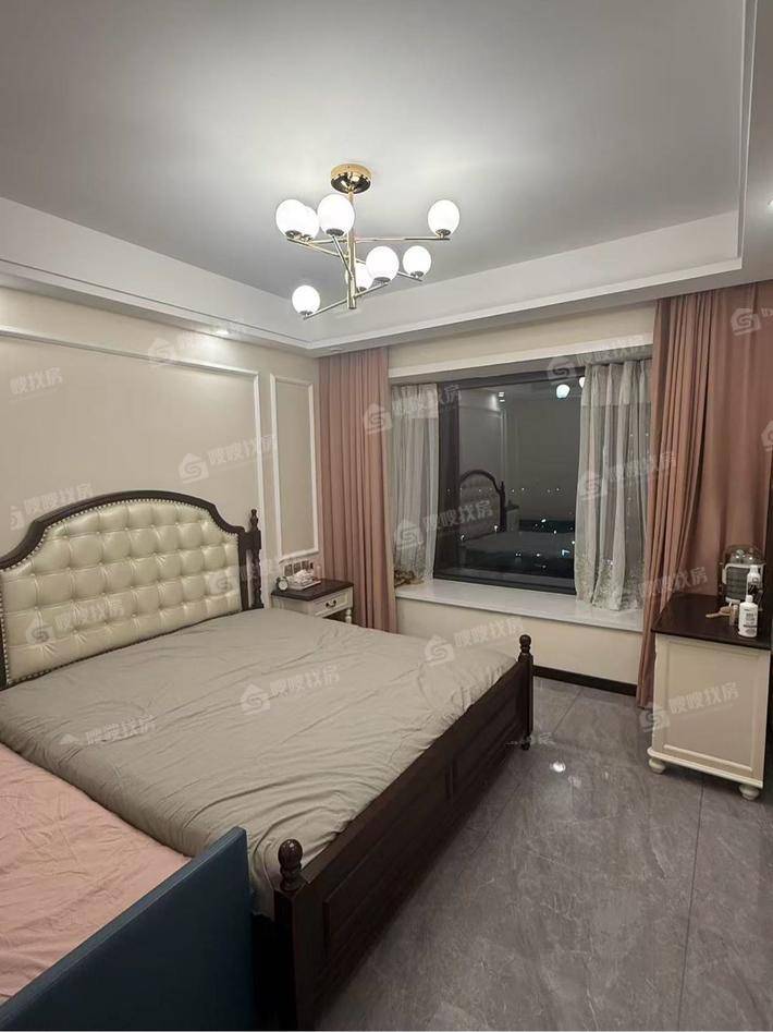 青海一品3室2厅2卫135㎡