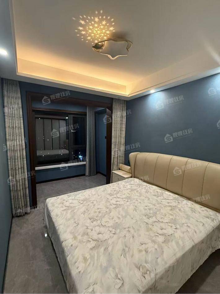 青海一品3室2厅2卫135㎡