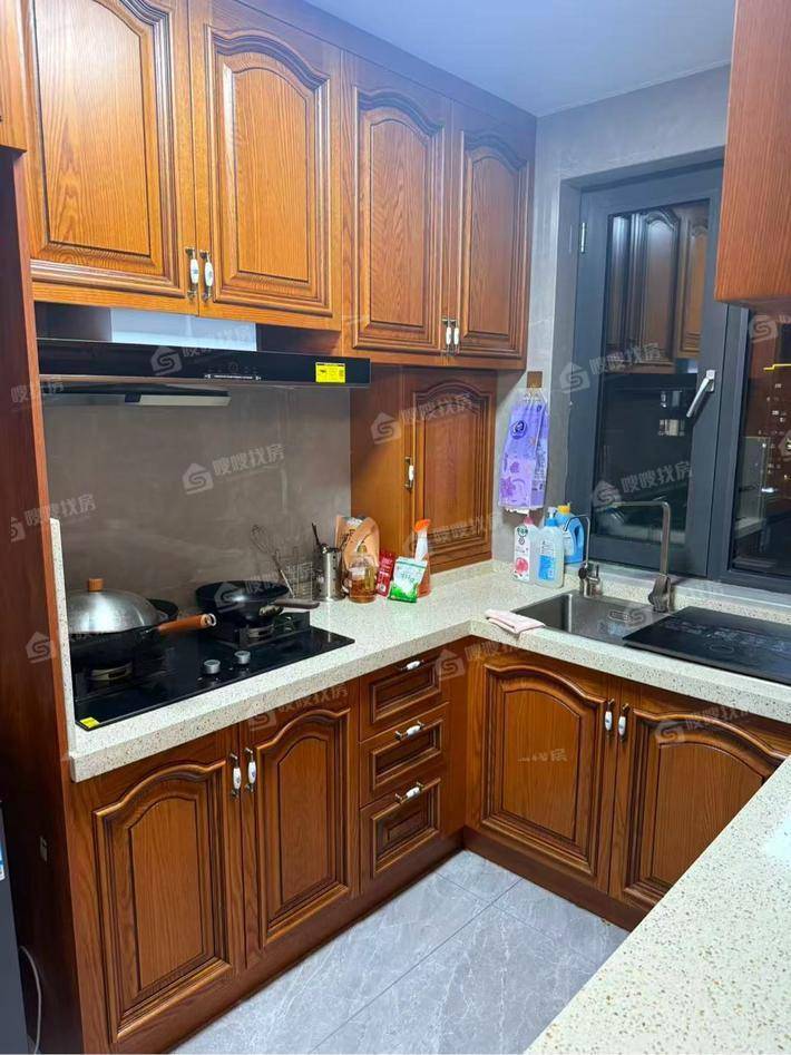 青海一品3室2厅2卫135㎡