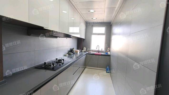 凤凰城（C区）3室2厅2卫135㎡